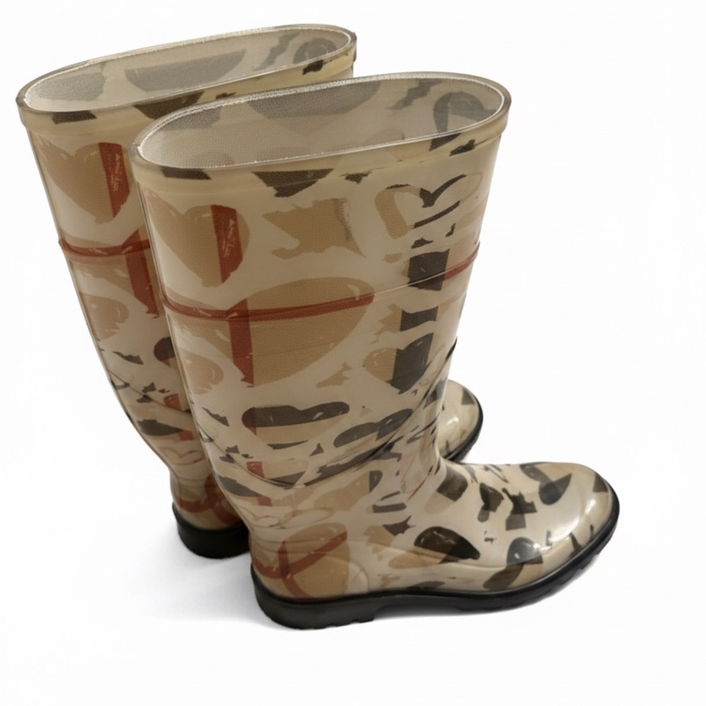 Burberry limited edition heart check Black and Cream Heart Pattern Rain boots - Picture 2 of 5